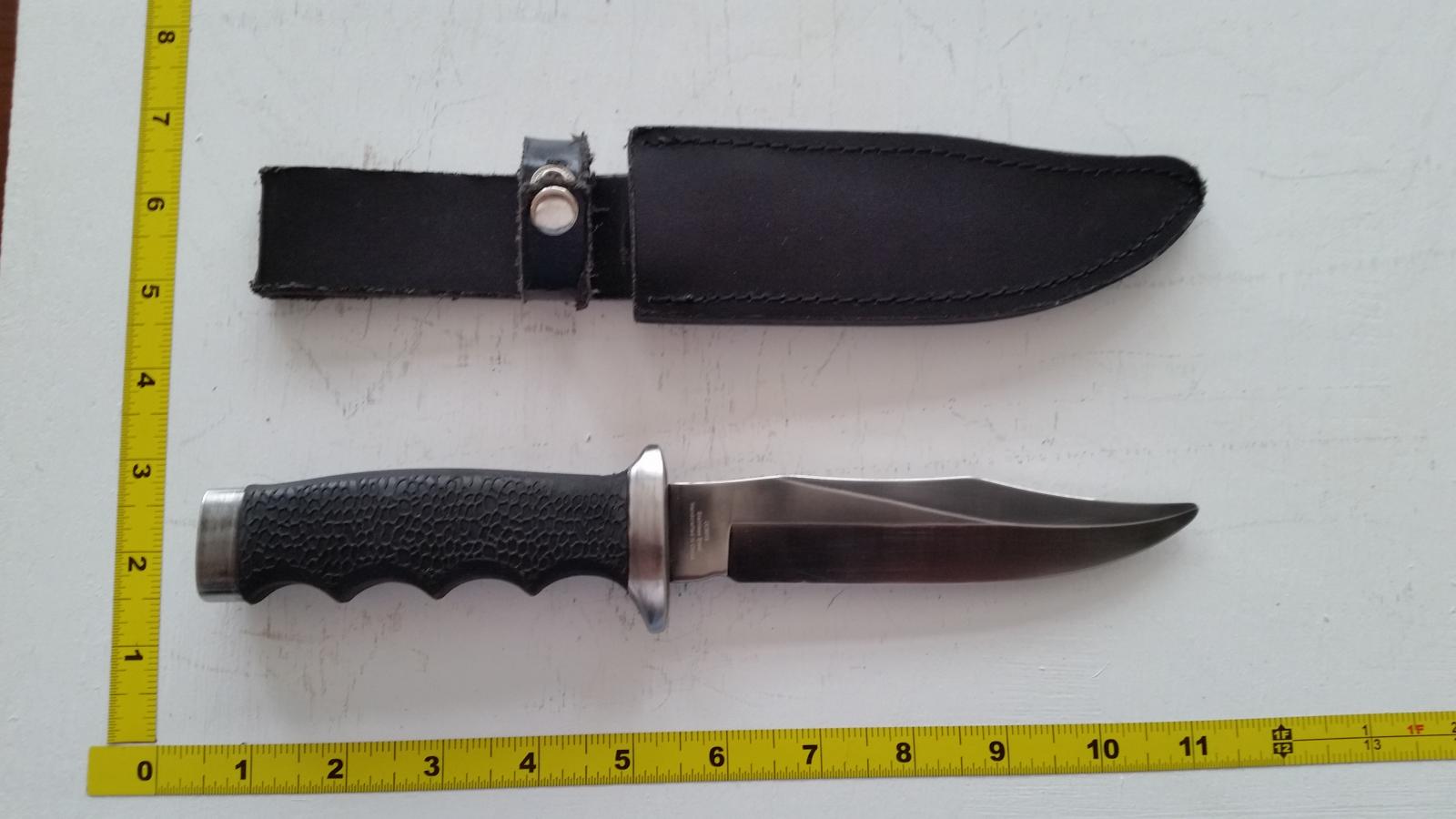 Realistic Steel Hunting Knife, Medium Weight, With Sheath - Approved for blade-to-blade stage combat.